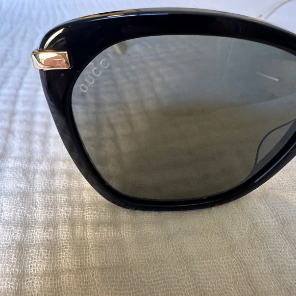 Gucci Black Sunglasses - Picture 7 of 8